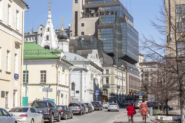 Moscou, Russie, le 12 avril 2015. Vue urbaine typique dans l'après-midi de printemps . — Photo