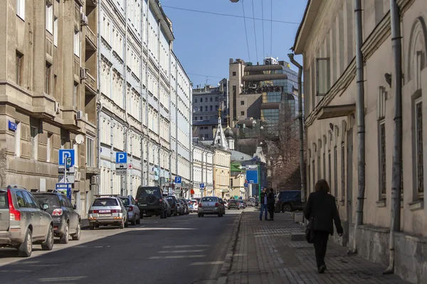 Moskva, Ryssland, den 12 April 2015. Typiska urban Visa våren på eftermiddagen. — Stockfoto