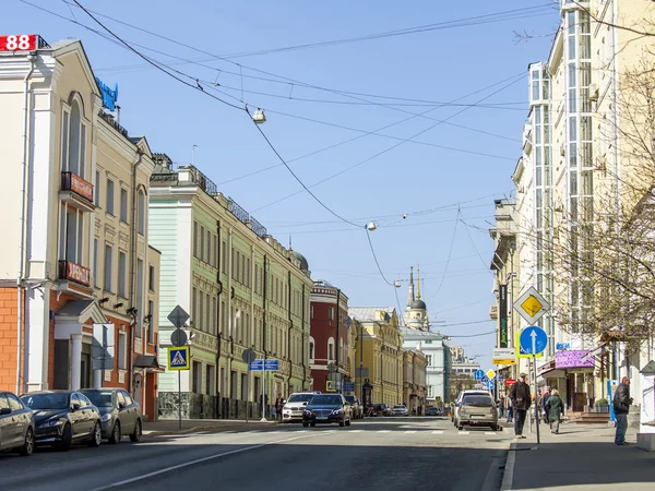 Moskou, Rusland, op 12 April 2015. Typisch stedelijke weergave in de lente middag. — Stockfoto