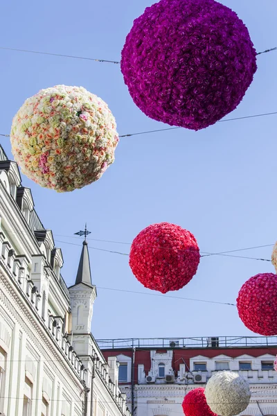 Moscow, Russia, on APRIL 12, 2015. Pedestrian street Tretyakovsky Proezd. Architectural details — Stock Photo, Image