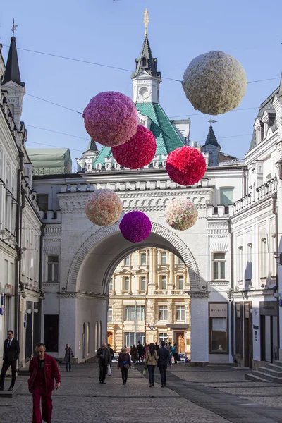 Moscou, Rússia, em 12 de abril de 2015. Tretyakovsky Proezd rua, zona pedonal . — Fotografia de Stock