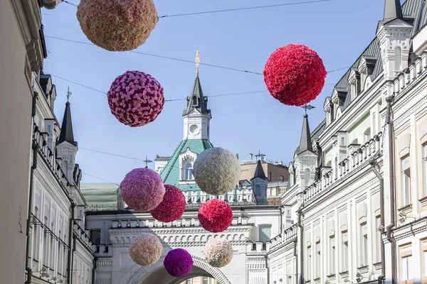 Moscow, Russia, on APRIL 12, 2015. Pedestrian street Tretyakovsky Proezd. Architectural details — Stock Photo, Image