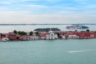 Venice, İtalya - 30 Nisan 2015 tarihinde. Ada manzarası. Venedik lagoon