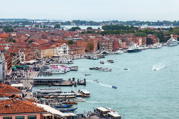 VENICE, ITALY - on APRIL 30, 2015. The top view from San Marco kampanilla to  embankment — Stock Photo, Image