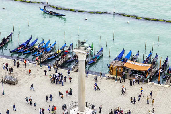 VENICE, ITALY - on APRIL 30, 2015. The top view from San Marco kampanilla on San-Marko Square and embankment — Stock Photo, Image