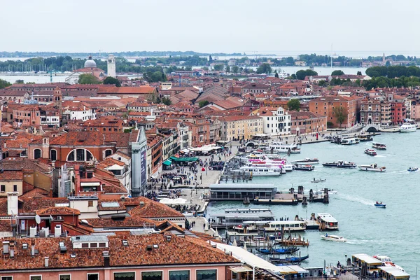 Venice, İtalya - 30 Nisan 2015 tarihinde. San Marco kampanilla üst görünümden dolgu için — Stok fotoğraf