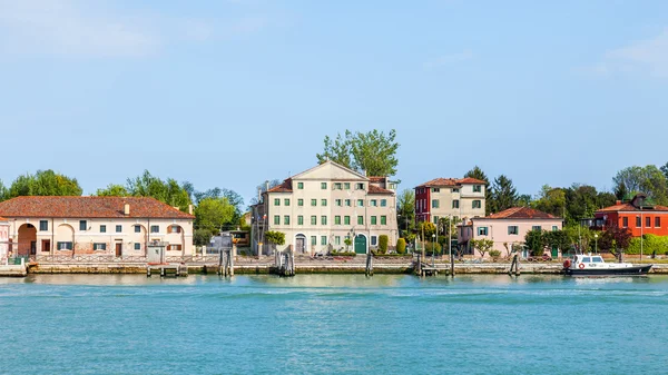 VENICE, ITALY - on April 29, 2015. Вид на остров в Фатимской лагуне — стоковое фото