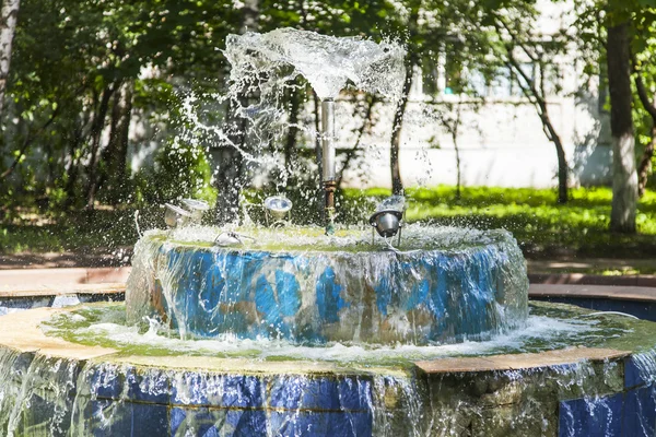 PUSHKINO, RUSSIA - on JUNE 18, 2015. A fountain fragment in the boulevard — Stock Photo, Image