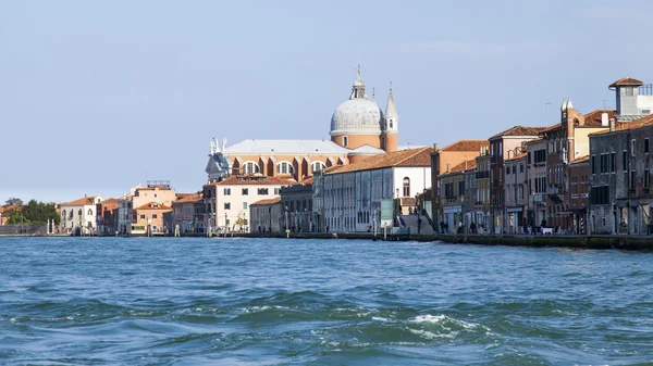 Venedig, Italien - am 2. Mai 2015. Typische Stadtlandschaft — Stockfoto