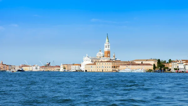 Venedig, Italien - den 30 april 2015. panoramautsikt över staden från den venetianska lagunen — Stockfoto