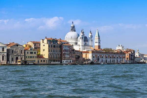 Venedig, Italien - den 30 april 2015. panoramautsikt över staden från den venetianska lagunen — Stockfoto