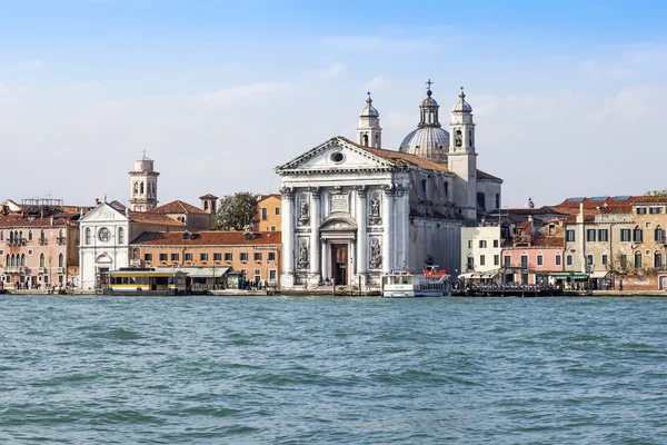 VENICE, ITALY - on April 30, 2015. Церковь Санта Мария дель Росарио на набережной острова Джудекк — стоковое фото