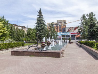 PUSHKINO, RUSSIA - 18 Haziran 2015. Sovetskaya Meydanı 'nın mimari kompleksi