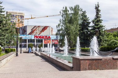 PUSHKINO, RUSSIA - 18 Haziran 2015. Sovetskaya Meydanı 'nın mimari kompleksi