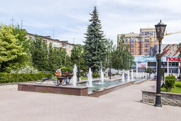 PUSHKINO, RUSSIA - 18 GIUGNO 2015. Complesso architettonico di Sovetskaya Square — Foto Stock