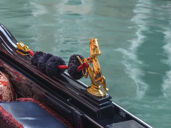 VENICE, ITALY - on APRIL 29, 2015. Traditional decoration of a gondola — Stok fotoğraf