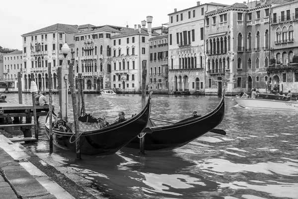 VENICE, ITALY - on APRIL 29, 2015. Two gondolas are moored at Grand kanal (Canal Grande) Embankment. — Stock Photo, Image