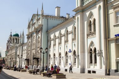 Moskova, Rusya, 24 Haziran 2015 tarihinde. Şehir manzarası. Nikolskaya Caddesi. Nikolskaya Street Moskova'nın en eski ve en güzel caddelerinden biri olan