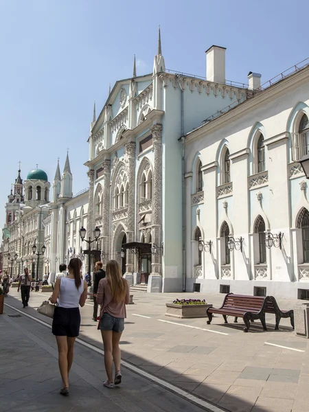 Moskau, russland, am 24. juni 2015. nikolskaja Straße. Nikolskaja Straße ist eine der ältesten und schönsten Straßen von Moskau — Stockfoto