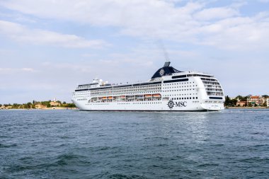 Venice, İtalya - 30 Nisan 2015 tarihinde. Venedik Limanı yolcu gemisi bırakır