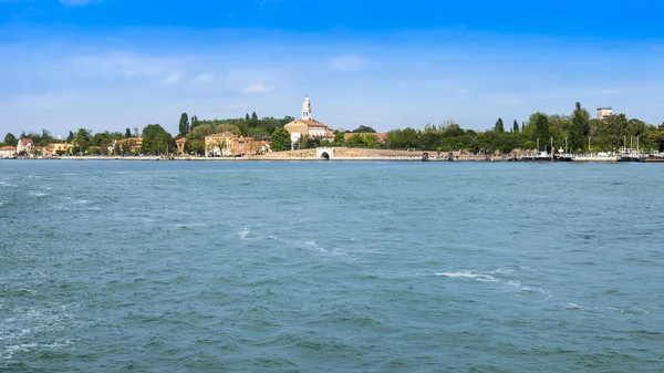 VENICE, ITALY - on MAY 1, 2015. A view of Lido's island from the Venetian lagoon — Stock Photo, Image