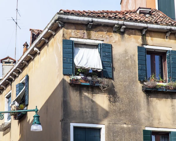 VENICE, ITALY - on MAY 2, 2015. An architectural fragment of the ancient building — Stok fotoğraf