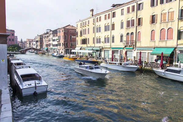 VENICE, ITALY - on MAY 2, 2015. Typical urban landscape — Stock Photo, Image