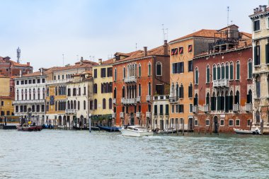 Venedik, İtalya - 3 Mayıs 2015 'te. Şehir manzarası. Grandee Kanalı 'nın ana caddesi.).