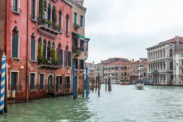 เวนิส อิตาลี วันที่ 3 พฤษภาคม 2015 ภูมิทัศน์ของเมือง ความรอบคอบหลักของเมืองช่องแกรนเด (Canal Grande ). — ภาพถ่ายสต็อก