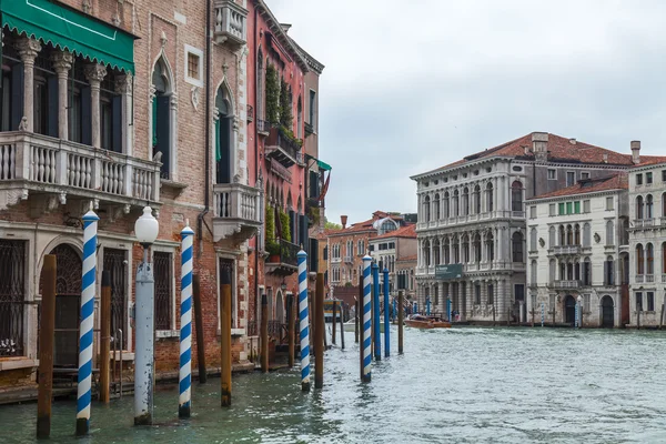 VENICE, ITALY - on MAY 3, 2015. City landscape. Main thoroughfare of the city Grandee channel (Canal Grande). — Stock Photo, Image