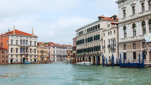 VENICE, ITALY - on MAY 3, 2015. City landscape. Main thoroughfare of the city Grandee channel (Canal Grande). — Stock Photo, Image