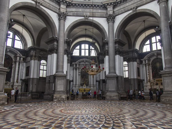 VENECIA, ITALIA, 3 DE MAYO DE 2015. Interior de la basílica de Santa Maria —  Fotos de Stock