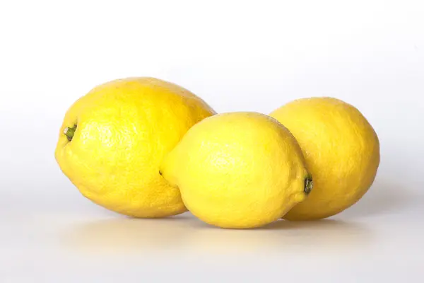 Three lemons on the table — Stock Photo, Image