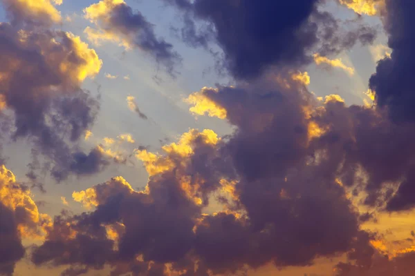 Paesaggio paradisiaco. Tramonto luminoso — Foto Stock