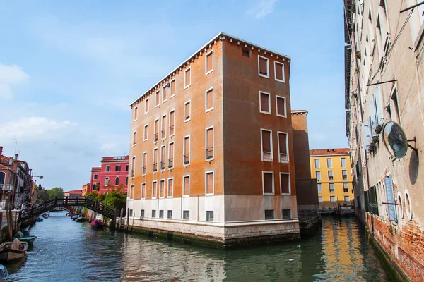 VENICE, ITALY - on MAY 3, 2015. Venice is city on the water. City landscape. — Stock Photo, Image