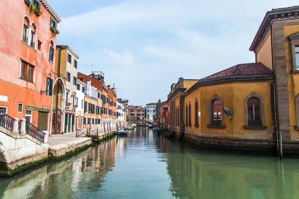Βενετία, Ιταλία - στις 3 Μαΐου 2015. Η Βενετία είναι πόλη πάνω στο νερό. Αστικό τοπίο. — Φωτογραφία Αρχείου