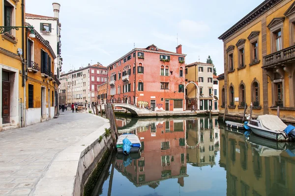 VENICE, ITALY - on MAY 3, 2015. Venice is city on the water. City landscape. — Stock Photo, Image