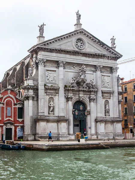 Wenecja, Włochy - na 29 kwietnia 2015 roku. Kościół San Pack (Chiesa di San Stae) na brzegu kanału Grand (Canal Grande) — Zdjęcie stockowe