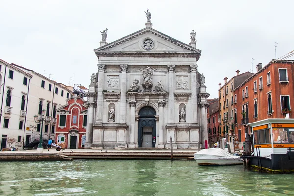 Venice, İtalya - 29 Nisan 2015 tarihinde. Grand kanal (Canal Grande San Pack (Chiesa di San Stae) banka kiliseye) — Stok fotoğraf