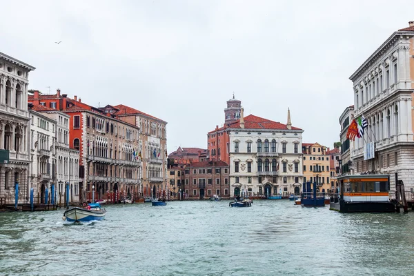 Venice, İtalya - 4 Mayıs 2015 tarihinde. Panoramik manzaralı Grand kanal (Canal Grande) — Stok fotoğraf