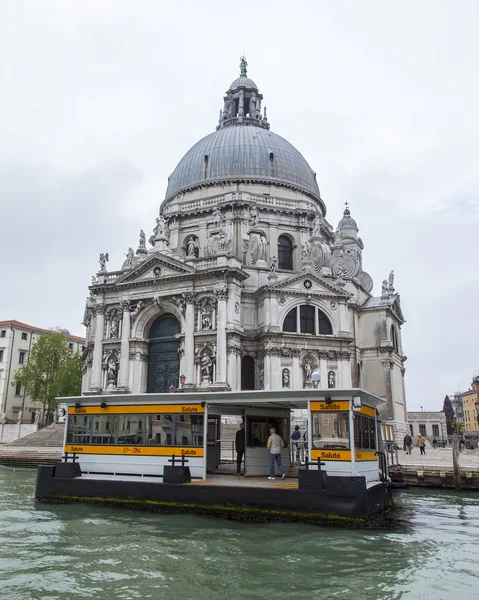 VENECIA, ITALIA, 3 DE MAYO DE 2015. Basílica de la Virgen María de la Curación (Basílica de Santa Maria della Salute ) — Foto de Stock