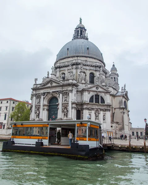 VENECIA, ITALIA, 3 DE MAYO DE 2015. Basílica de la Virgen María de la Curación (Basílica de Santa Maria della Salute ) — Foto de Stock