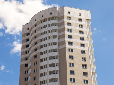 Pushkino, Rusya Federasyonu - 18 Haziran 2015 tarihinde. Yeni daireli ev bir cephe parçası