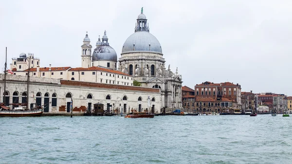 VENICE, ITALY, on MAY 3, 2015. Virgin Mary's basilica of Curing (Basilica di Santa Maria della Salute) — Stock Photo, Image