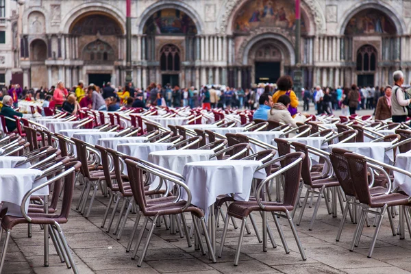 VENICE, ITALY - on MAY 4, 2015. San-Marko (Piazza San Marco) Square - the main city square. Summer cafe open-air. — Stock Photo, Image