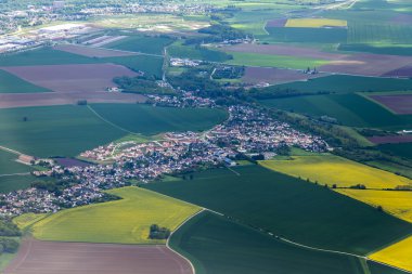 Şehir ve onun yirmiden uçan uçak penceresinden Üstten Görünüm