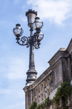 2 Mayıs 2015 tarihinde, Bologna, İtalya. Parlak güneşli bir günde tipik kentsel görünümü