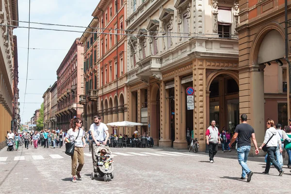 BOLOGNA, ITÁLIA, em 2 de maio de 2015. Vista urbana típica no dia ensolarado brilhante — Fotografia de Stock