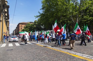 2 Mayıs 2015 tarihinde, Bologna, İtalya. Pazar günü dini alayı merkezi cadde boyunca
