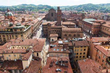 2 Mayıs 2015 tarihinde, Bologna, İtalya. Eski şehrin üzerinde Üstten Görünüm